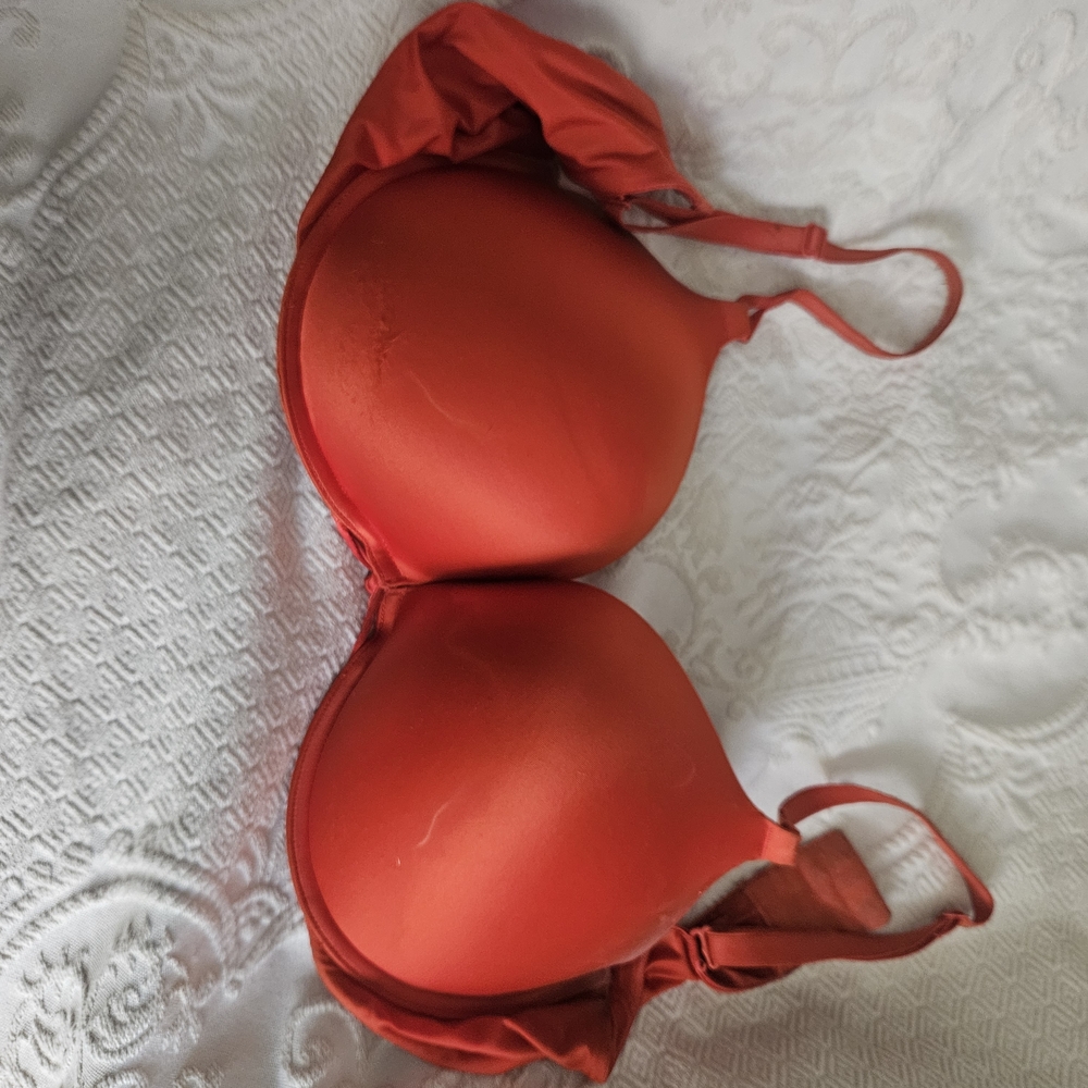 Red T-Shirt Bra - Women's Seamless Support